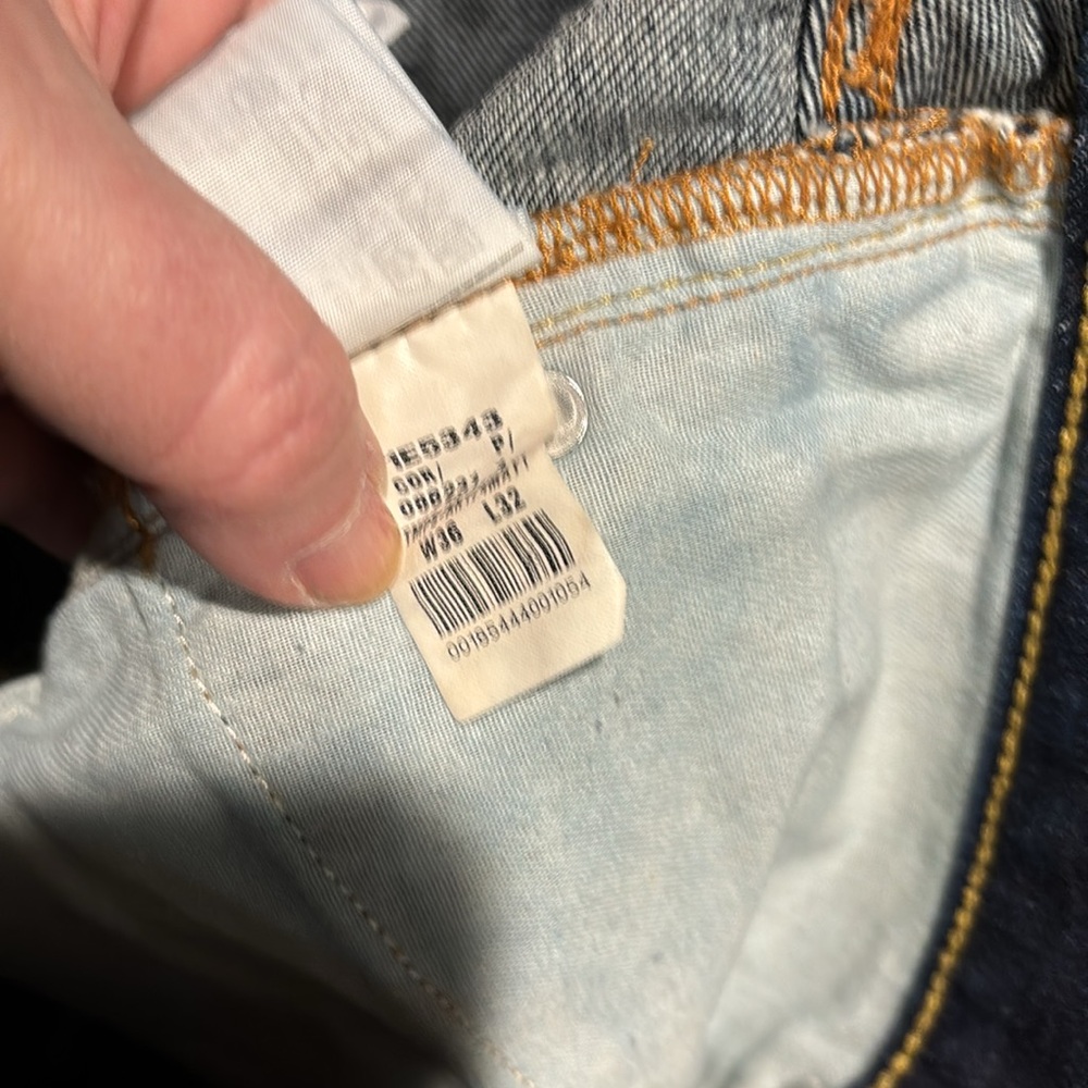 Abercrombie and Fitch men’s classic straight jeans in a dark blue wash 36/32 - Picture 7 of 7